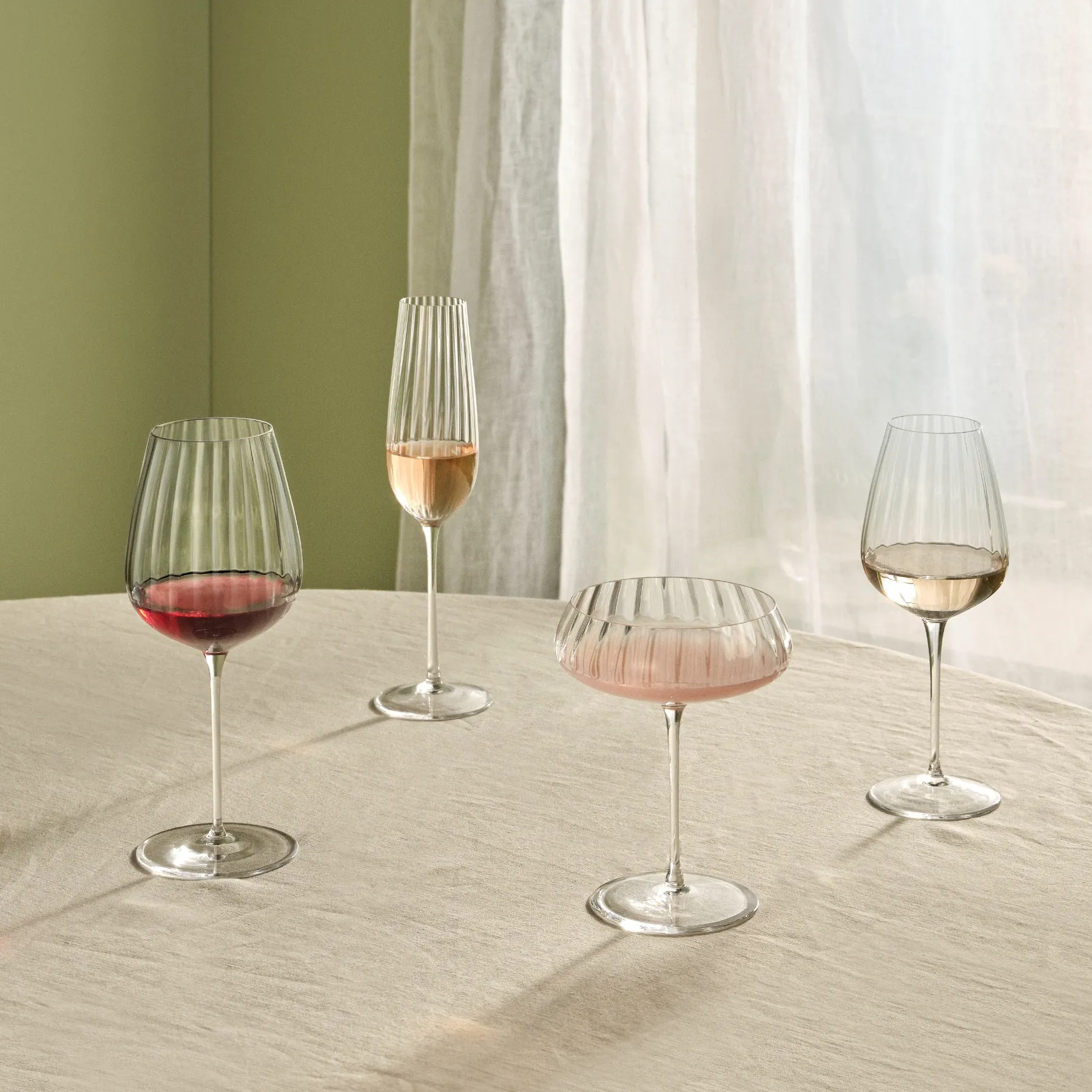 Round Up Set of 2 White wine glasses