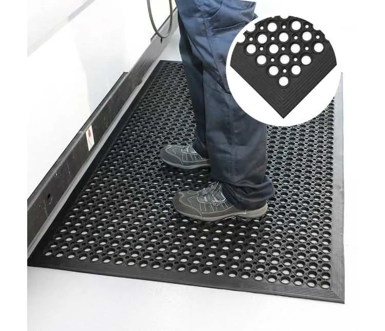 Value Rubber Scraper Mat with Holes